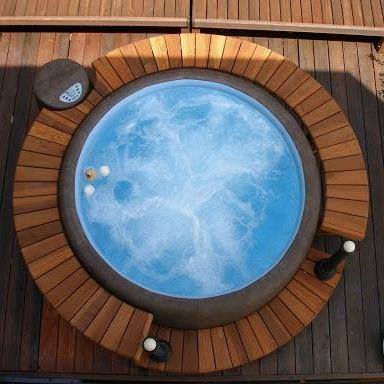 Softub® 300 Hot Tub