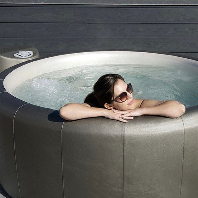 Softub® 220 Hot Tub