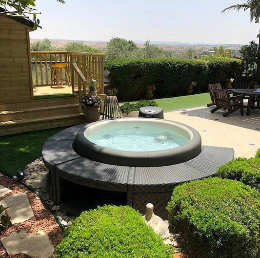 Softub® 220 Hot Tub