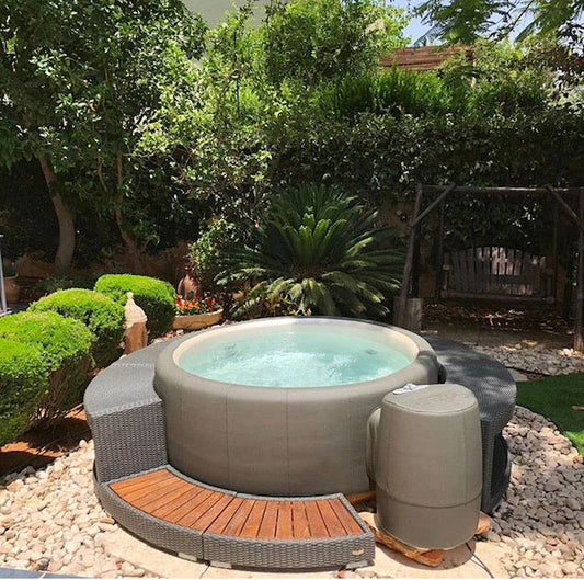 Softub® 140 Hot Tub